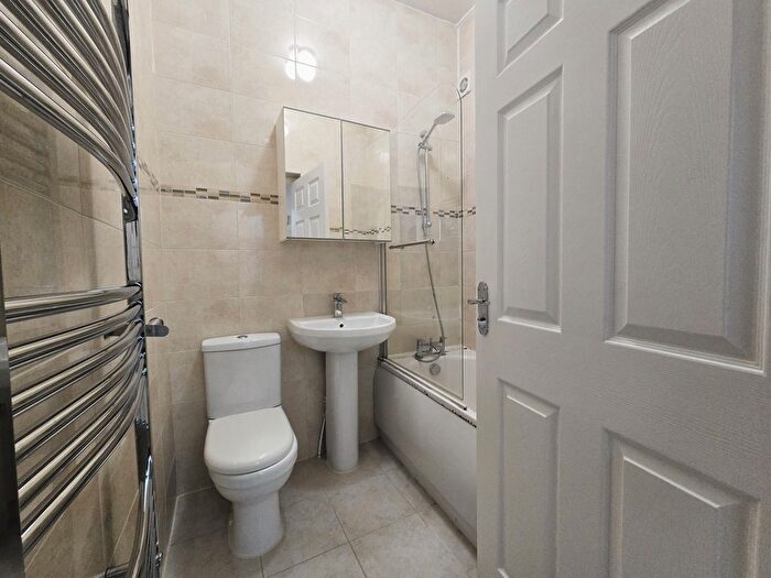 1 Bedroom Maisonette To Rent In Ravensbury Road, Earlsfield, London, SW18