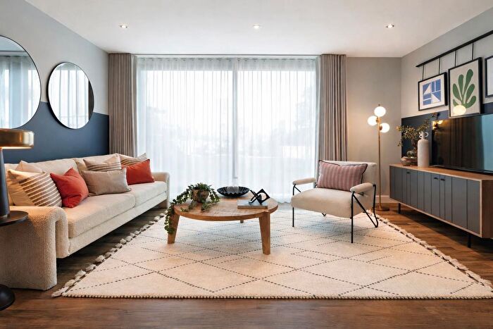 1 Bedroom Flat For Sale In High Rd Rd, E10