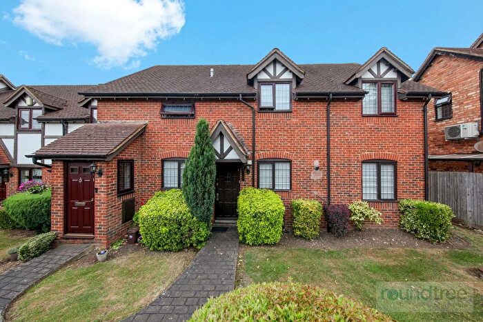 2 Bedroom Maisonette For Sale In Priory Field Drive, Edgware, HA8