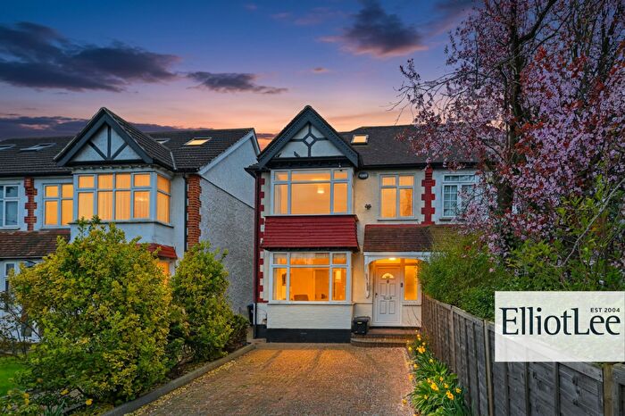 4 Bedroom Semi Detached House For Sale In Harrow Road, Wembley, HA0