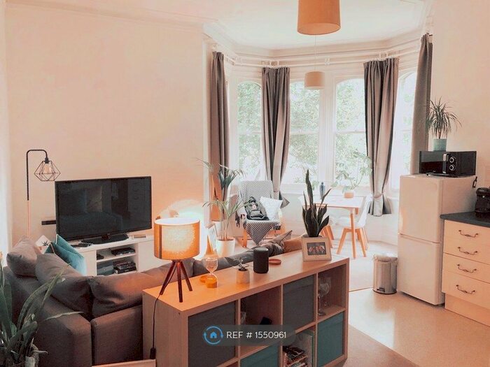 1 Bedroom Flat To Rent In Park House, Leamington Spa, CV32