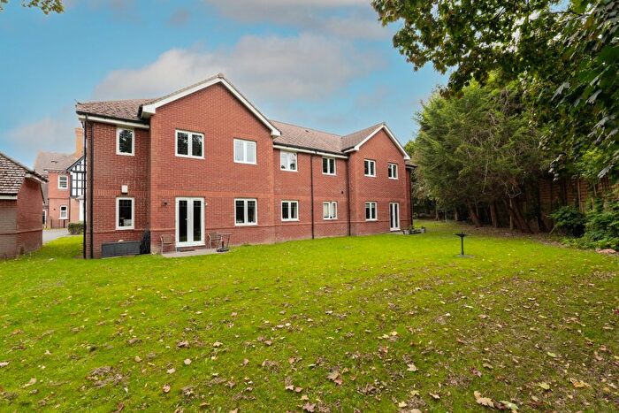2 Bedroom Flat For Sale In Hayter Lodge, Springfield Gardens, West Wickham, BR4