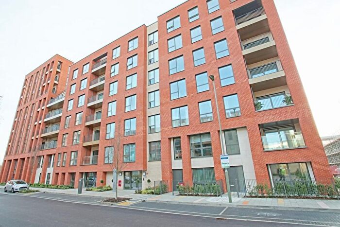 3 Bedroom Flat To Rent In Lismore Boulevard, London, NW9