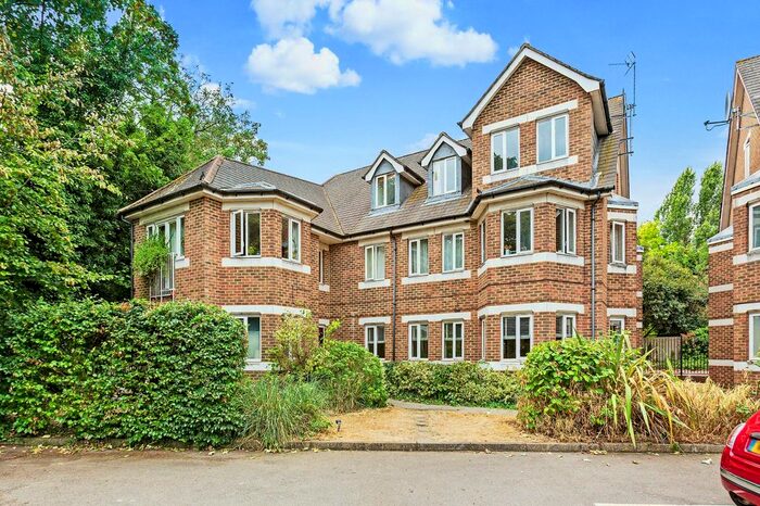 2 Bedroom Flat To Rent In Aspen House, Forest Road, Richmond, Surrey, TW9