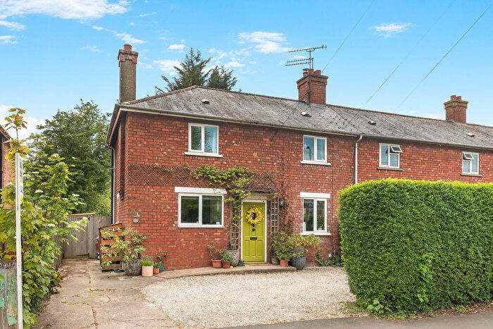 3 Bedroom Terraced House For Sale In Springfield Avenue, Banbury, OX16