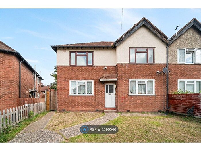 3 Bedroom Maisonette To Rent In Ferndown Road, London, SE9