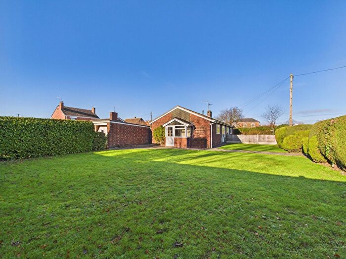 2 Bedroom Bungalow For Sale In Ladygo Lane, Hallow, Worcester, Worcestershire, WR2