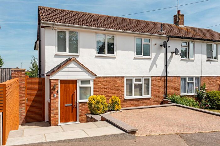 3 Bedroom Semi Detached House For Sale In Saxon Road, Welwyn, AL6
