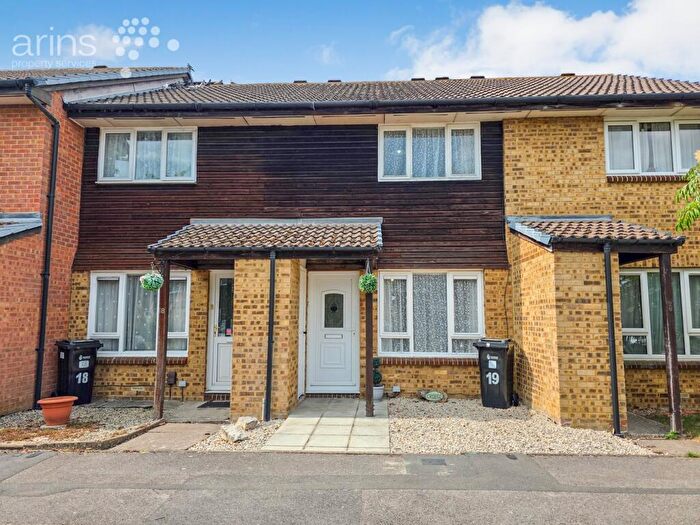 2 Bedroom Terraced House For Sale In Binbrook Close, Lower Earley, Reading, RG6