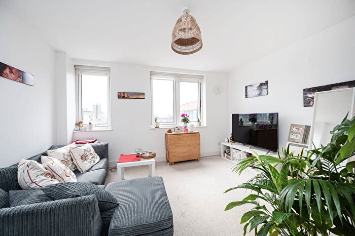 1 Bedroom Flat To Rent In Commercial Road, Aldgate, London, E1