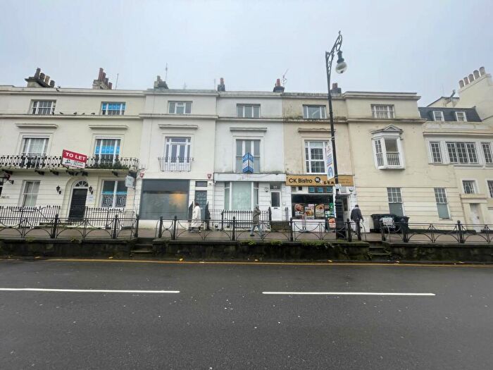 3 Bedroom Flat To Rent In Queens Road, Brighton, East Sussex, BN1