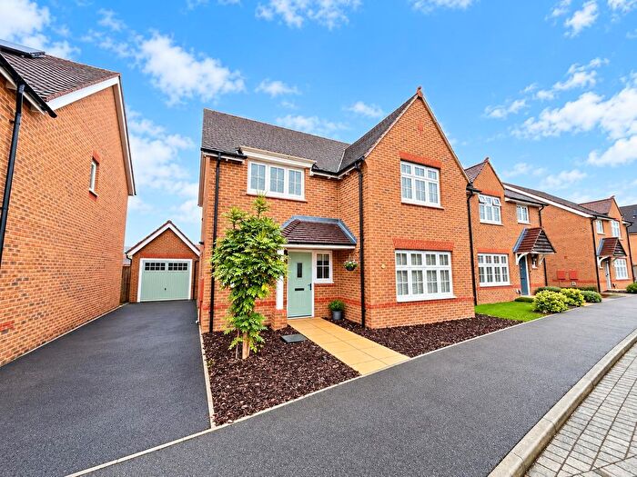 4 Bedroom Detached House For Sale In Kingfisher Chase, Bracknell, Berkshire, RG12