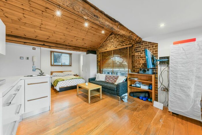 Studio To Rent In Tower Bridge Road, London, SE1
