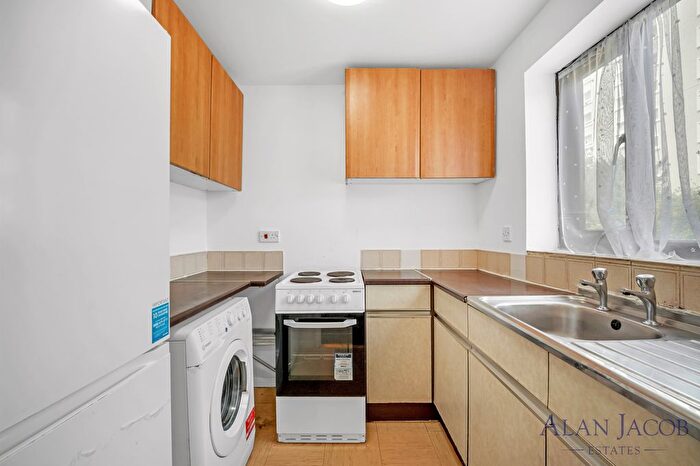 1 Bedroom Flat For Sale In Wyvern House, Grays, Grays, RM17