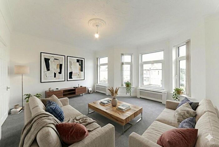 2 Bedroom Flat For Sale In Hither Green Lane, Hither Green, SE13