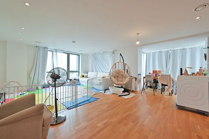 2 Bedroom Flat To Rent In Orchid Court, Watford, WD17