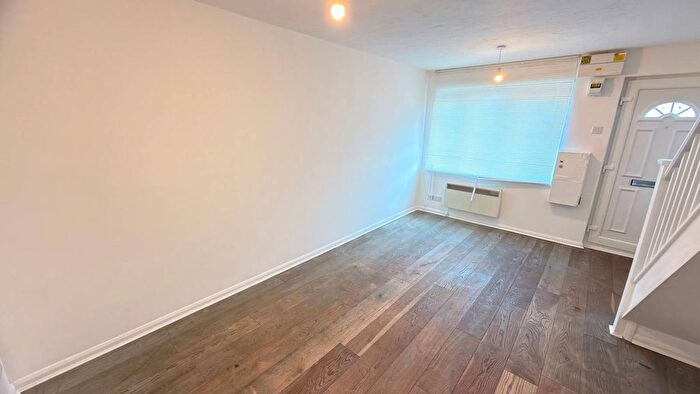 2 Bedroom End Terrace House To Rent In Linslade Close, Hounslow, TW4