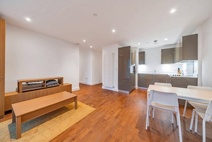 2 Bedroom Flat To Rent In Duncombe House, Woolwich Riverside, London, SE18