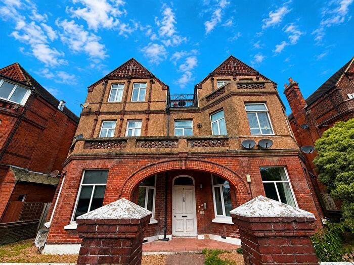 2 Bedroom Flat For Sale In Hartfield Road, Eastbourne, BN21