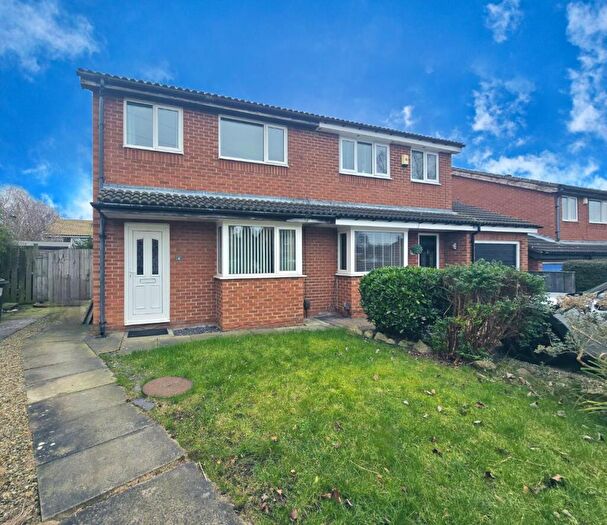 3 Bedroom Semi-Detached House For Sale In Earl Close, Darlington, DL1