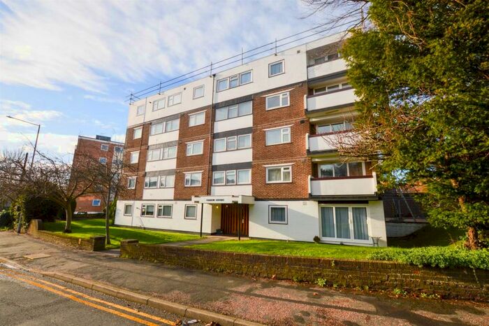 2 Bedroom Flat To Rent In Carew Court, Carew Road, Eastbourne, BN21