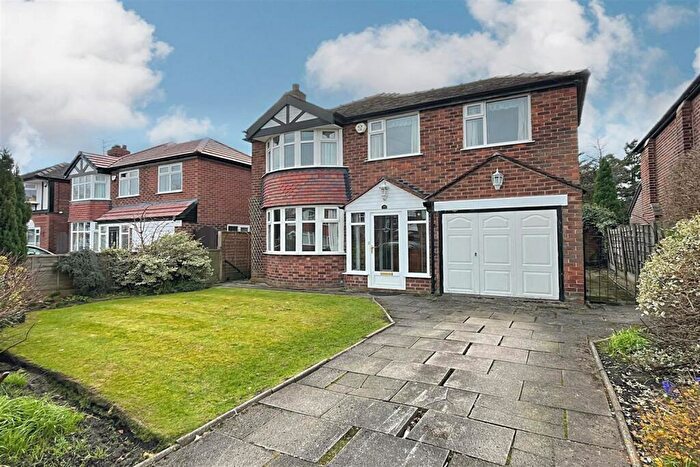 3 Bedroom Detached House To Rent In Derbyshire Road South, Sale, M33