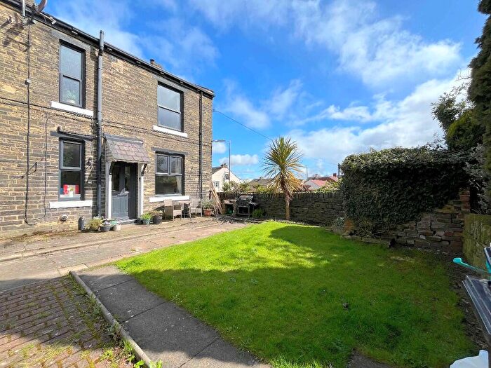 2 Bedroom Terraced House For Sale In Tennyson Place, Hipperholme, HX3