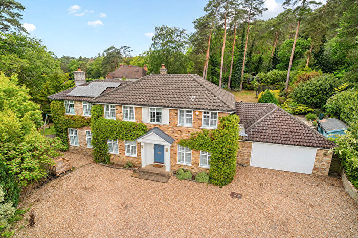 5 Bedroom Detached House For Sale In Manor Gardens, Farnham, GU10