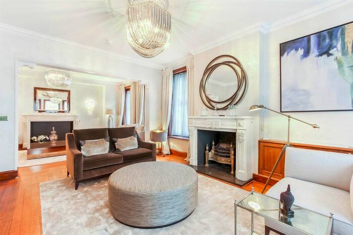 7 Bedroom Town House To Rent In Upper Brook Street, Mayfair, W1K
