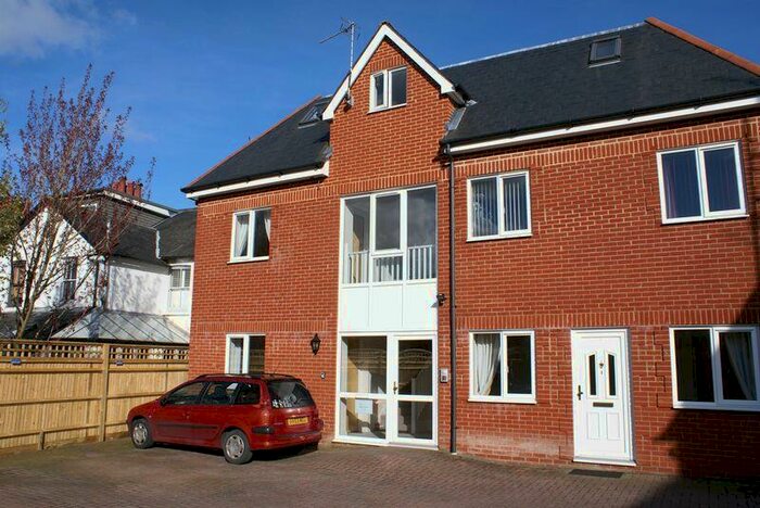 1 Bedroom Flat To Rent In Alton, GU34