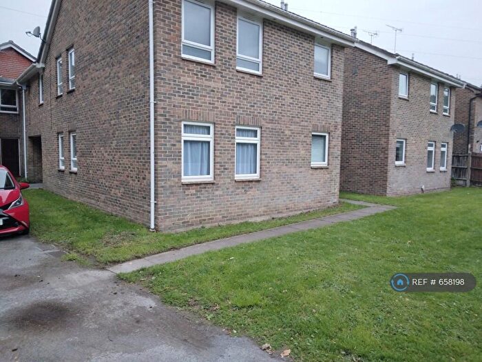 Studio To Rent In Alfred Close, Totton, Southampton, SO40