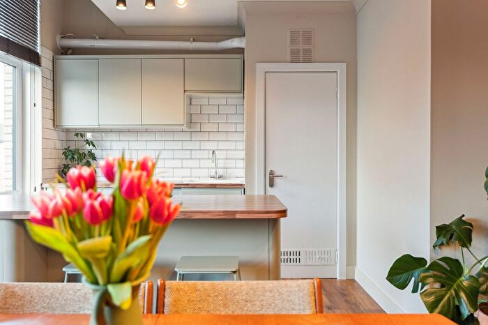 2 Bedroom Flat For Sale In Clarendon Place, Flat S/, St George's Cross, Glasgow, G20