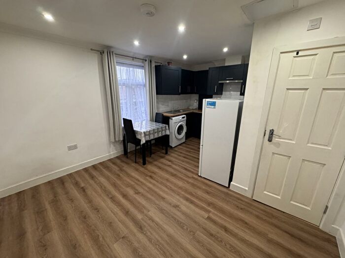 2 Bedroom Maisonette To Rent In Frances Street, London, SE18