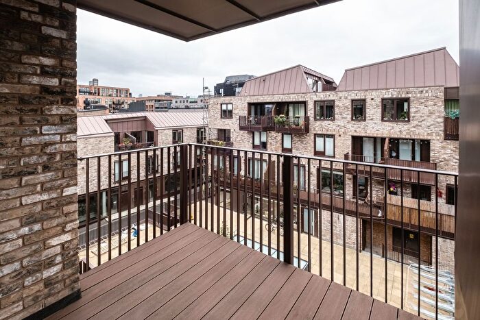 2 Bedroom Flat To Rent In Gransden Avenue, London, E8