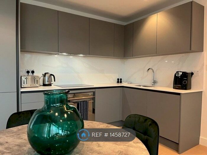 1 Bedroom Flat To Rent In Harlequinn Avenue, Brentford, TW8