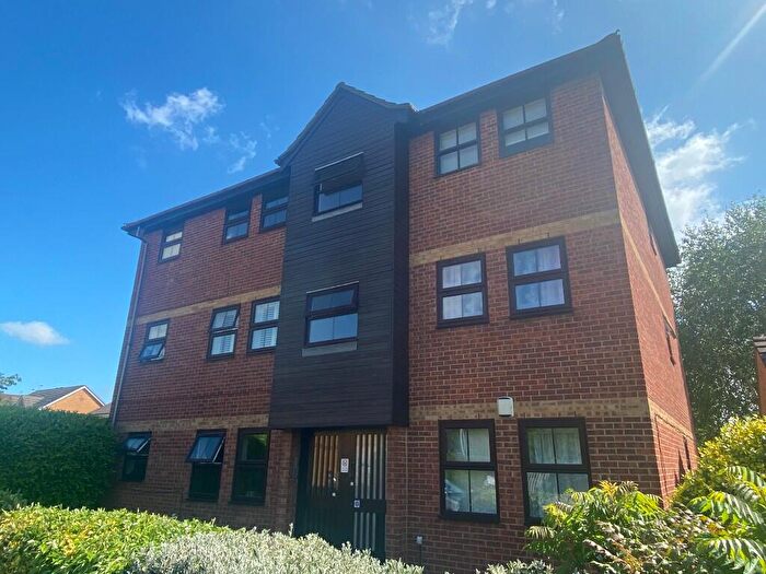 1 Bedroom Flat To Rent In Maple Close, Ilford, London, IG6