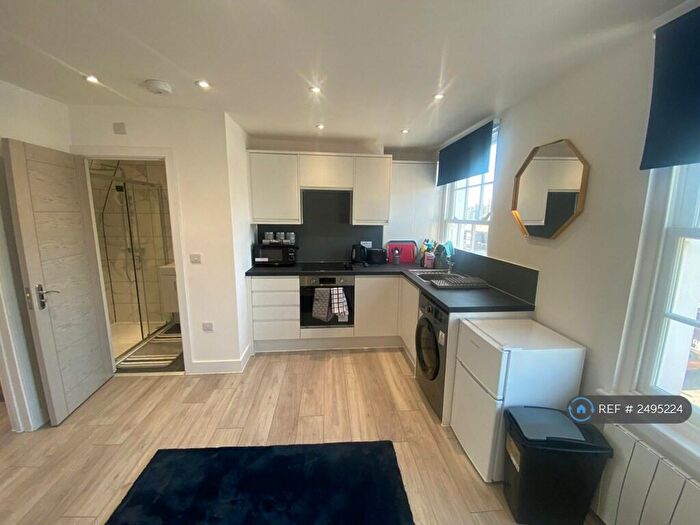 1 Bedroom Flat To Rent In Parrock Street, Gravesend, DA12