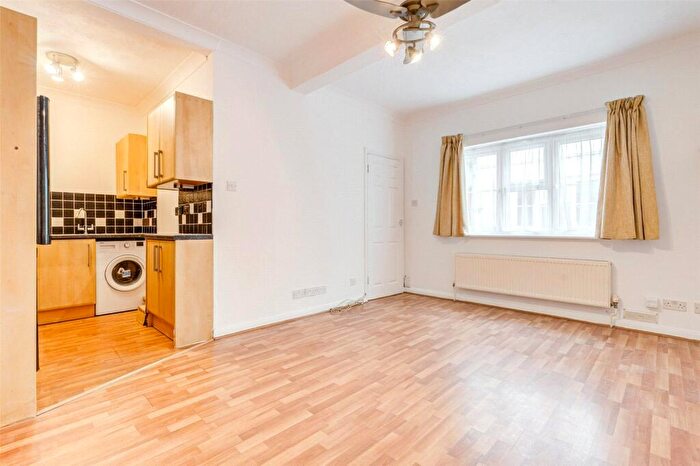 1 Bedroom Flat To Rent In Selden Lane, Worthing, West Sussex, BN11