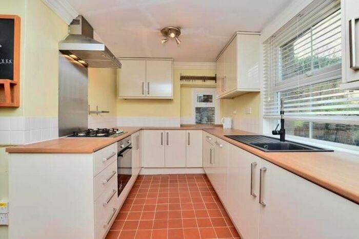 2 Bedroom Flat To Rent In Surbiton, Surrey, KT6
