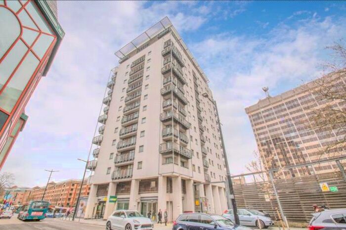 3 Bedroom Flat To Rent In The Aspect, Queen Street, Cardiff, CF10