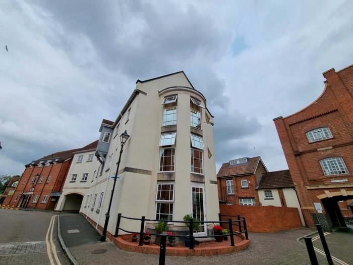 2 Bedroom Flat To Rent In Coopers Lane, Abingdon, OX14