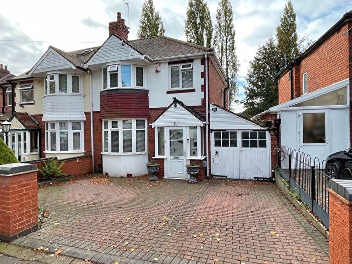3 Bedroom Semi-Detached House For Sale In Warren Hill Road, Kingstanding, Birmingham, B44