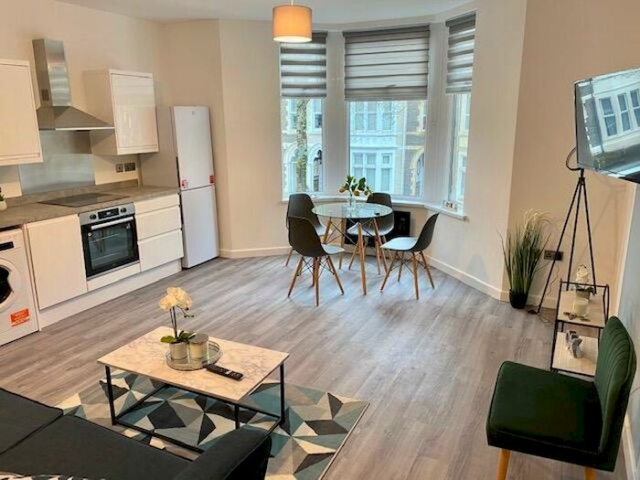 1 Bedroom Flat To Rent In Princes Street, Cardiff, CF24