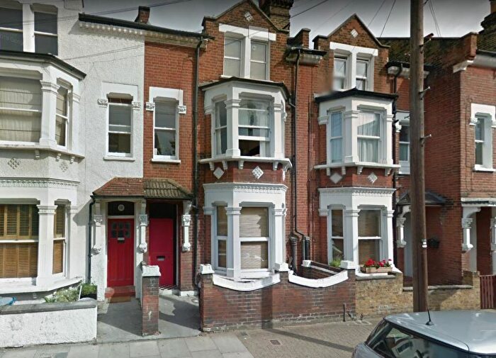 2 Bedroom Flat To Rent In Comyn Road, SW11