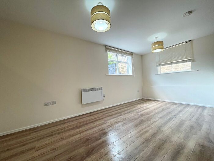 2 Bedroom Flat To Rent In Daniel Hill Mews, Sheffield, S6