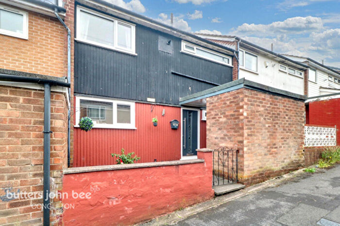 3 Bedroom Town House For Sale In Wiltshire Close, Macclesfield, SK10