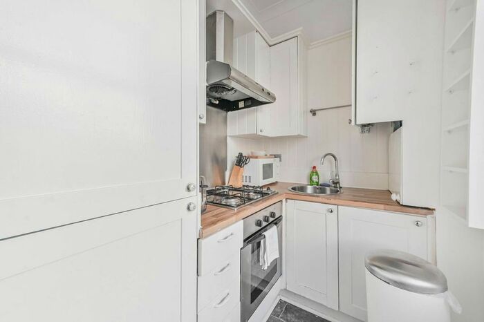 2 Bedroom Flat To Rent In Finborough Road, South Kensington, London, SW10