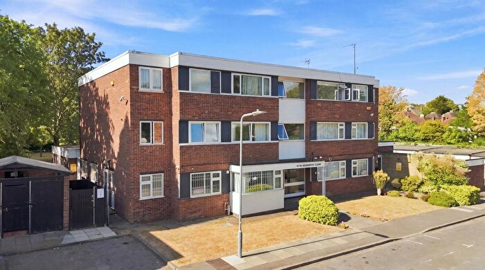2 Bedroom Flat For Sale In Selworthy Close, Wanstead, E11