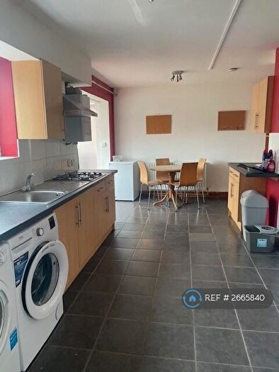 6 Bedroom Semi-Detached House To Rent In Maytree Close, Guildford, GU1