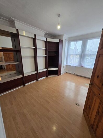 2 Bedroom Flat To Rent In Wellesley Road, Ilford, IG1